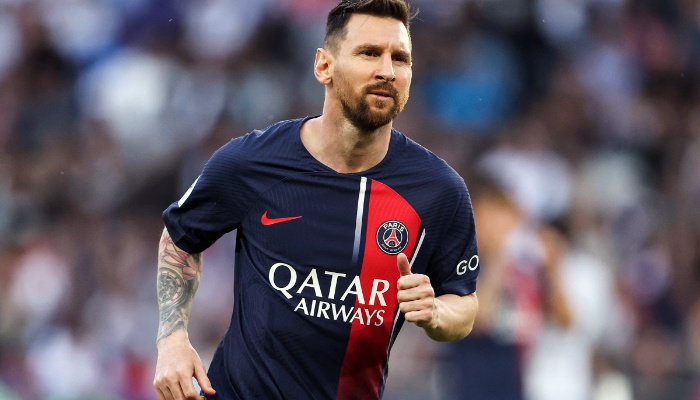 Lionel Messi có một cú đúp trong bóng đá